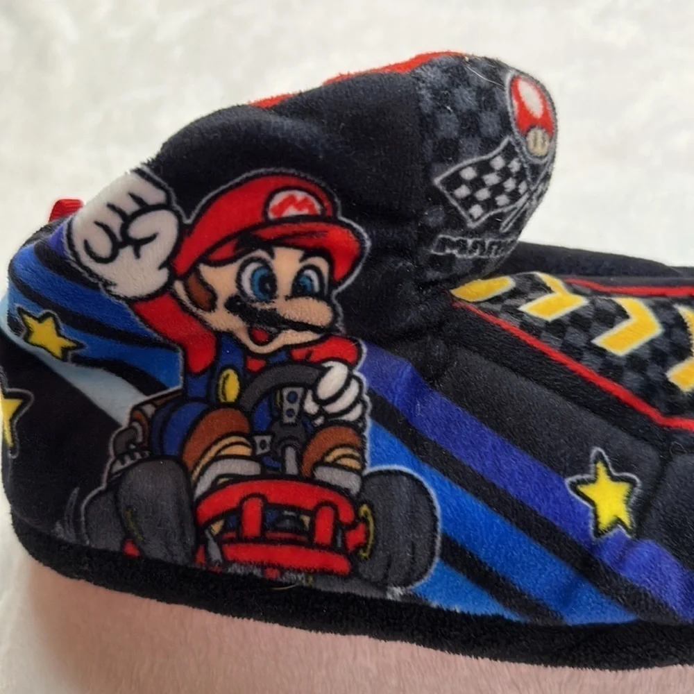 SG Footwear 2021 Nintendo Boys Super Mario Slippers Preowned Youth 13-1